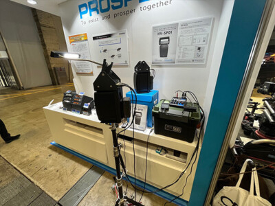 HV-SP01モニタースタンド上に設置